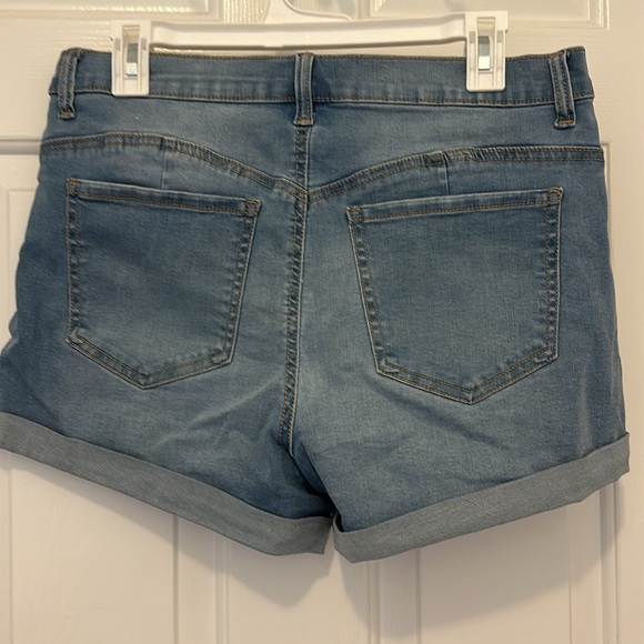 Light Wash Regeneration by Celebrity Pink Denim Shorts - Picture 2 of 2